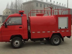 小型Dongfeng 1200L水泡の普通消防車