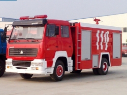 4X2 Sinotrukの消火活動のトラック
