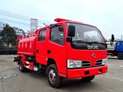 中国Dongefeng 4トンの消火活動水タンク車