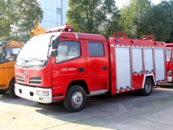 dongfeng 4*2トラック5000リットルの消火活動の