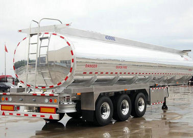 中国 アルミニウム燃料のタンカー液体の可燃性の石油の道路輸送44000のリットル3の車軸 サプライヤー