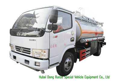 中国 3000L - 6000L原油のタンク車、移動式重油の配達用トラック サプライヤー