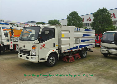 中国 HOWO RHD/LHDの移動式道掃除人のトラック、トラックは道路掃除人を取付けました サプライヤー