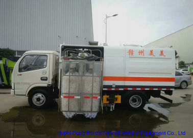中国 ブラシ1000L水との道の塀のクリーニングのための取付けられた道のガードレールの掃除人をトラックで運んで下さい サプライヤー