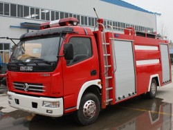 Dongfeng Duolika 4x2の水漕の普通消防車