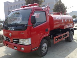 Dongfeng Duolika 4000Lの火のスプリンクラーのトラック