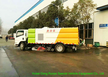 中国 ブラシの高圧水が付いているISUZU EFL 700の通りの洗浄そして掃除人のトラック サプライヤー