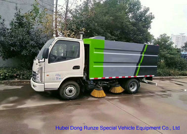 中国 KAMAの4本のブラシが付いている小型道のクリーニングのトラック、トラックは掃除人を取付けました サプライヤー